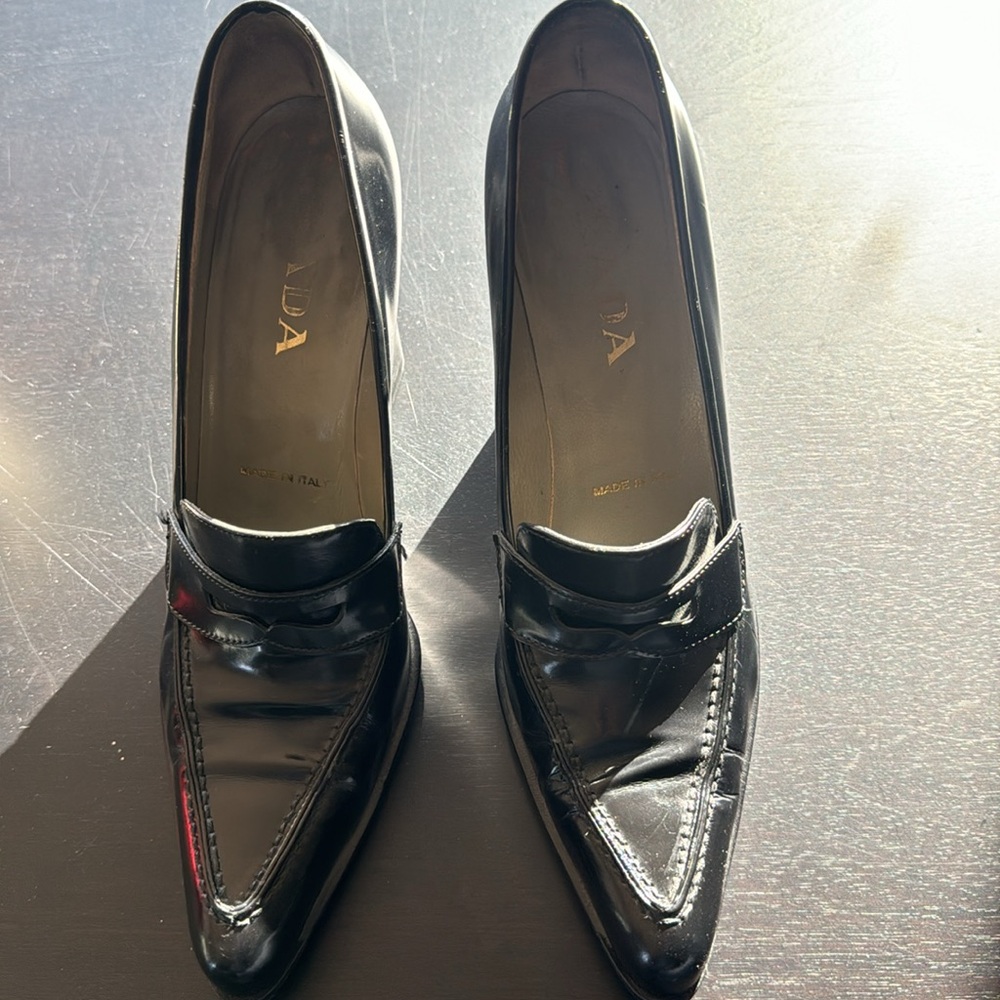 Prada pumps size 38.5, re-soled and new heel pads, excellent condition - Picture 2 of 6